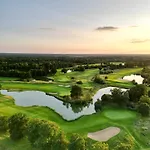酒店 Golfhotel Schloss Golf & 4*
