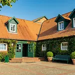 Szálloda Golfhotel Schloss Golf & Lüdersburg