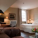 酒店 Golfhotel Schloss Golf & 4*