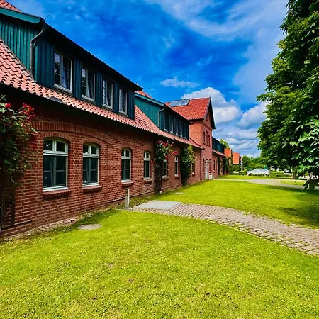 Schloss Golf & 4* Luedersburg