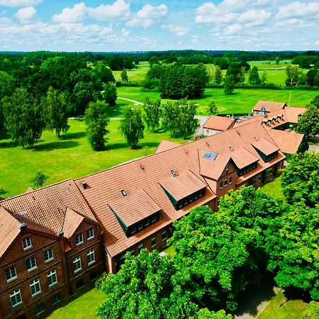 Hotell Schloss Golf & Luedersburg