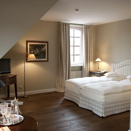 Отель Golfhotel Schloss Golf & Luedersburg